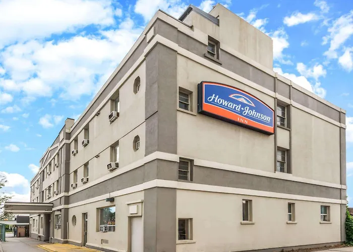 Howard Johnson By Wyndham Toronto Downtown West